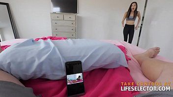 Jouer Elle ne sait pas qu'elle l'enregistre avec son téléphone quand je fais xxx