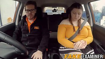 Abspielen Uber-Fahrer dringt Fett ins Auto ein