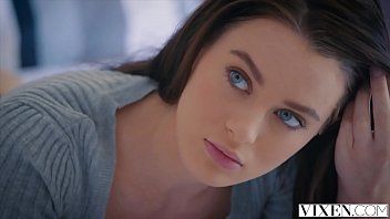 تشغيل تمارس أنطونيا الجنس مع أليكس بعد أن يتم اختراقها من قبل شخص يقويها