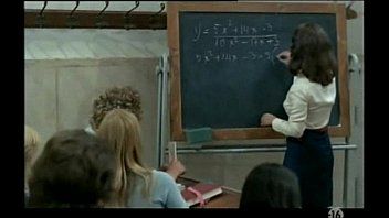 Riproduci L'insegnante di matematica ha orgasmi con un uomo con cui fa sempre sesso