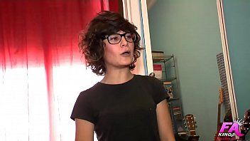 Riproduci Xxx con dilettanti spagnoli che penetrano la loro puttana all'ombra
