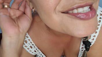 Riproduci Per il suo compleanno, questa fata riceve in regalo un pene molto grande