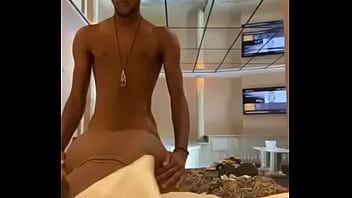 تشغيل Xxx أثناء التنقل مع فتاة آسيوية صغيرة مع الهرات