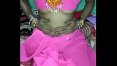 Afspelen Hete Indiase Bhabhi's gepassioneerde handjob en deepthroat sessie