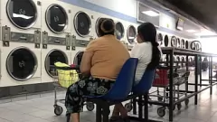 Play Latina Foot Fetish: BBW Ladies in Flannel Skirts Do Candid Shoeplay in Laundromat Pt.1