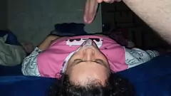 Reproducir A la MILF latina Katherine J. le encanta chupar y besar negro para la corrida del amigo de su hijastro