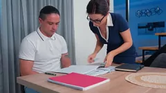 تشغيل تم القبض عليه الأحمر: Luna Roulette ، مدرس MILF Pornstar ، يتقن