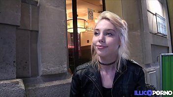 Redă filme xxx in 2019 ajunge acasa si ia pula de la doi barbati