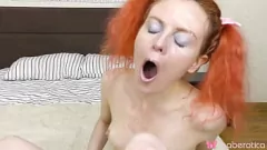 Jouer Solo Roux Eva Strawberry's Wet Pussy Time en 4K