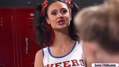 Riproduci Cheerleader Lesbians Eliza Ibarra & Coco Lovelock in Smoker Room Road Encounter