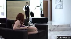 Redă Vitregul este prins în sex sex tabu cu fiica vitregă a adolescenței