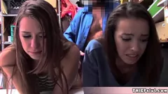 Redă Hoții adolescenți brunete prinși pe cameră: un triplu abur
