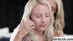 Reproduzir Reagan Foxx, Dixie Lynn e Rachael Cavalli em um trio lésbico cheia