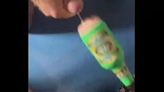 Reproduzir Foda de foda movida a máquina: Guy desconhecido cums depois de uma sessão intensa
