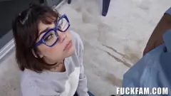 Redă Adolescenții mici Ryder Rey și Lilith Grace preiau pula tare a lui Mike Avery