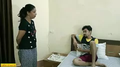 Redă Fata fierbinte de serviciu indiană devine obraznică: lins, nenorocit și călărie