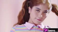 Redă Tânărul adolescent tânăr Marina Gold's Wild Ride cu o pula mare