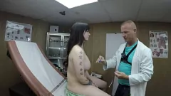 Redă Check-up medical Big Tit al lui Scarlett Johnson: Partea a 3-a (partea stângă)