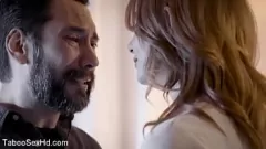 Jouer Beau-père ne peut pas résister à une jeune chatte