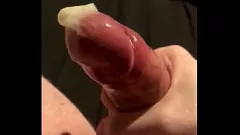 Reproduzir Justforfunokay: Britânico gostoso se masturba e goza em uma camisinha - Ação solo sem cortes do Chaturbate