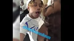 Reproducir El gran trasero y el coño mojado de mi novia me volvieron loco mientras me tragaba mi gran polla en esta escena tabú casera y dura.