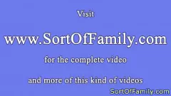 Jouer Sensual Taboo Threeway : regardez une cougar mature et un adolescent amateur partager une expérience sexuelle en réalité en gros plan avec des éjaculations explosives