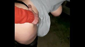 Reproducir Una gorda que es follada de noche
