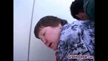 Reproduzir Xnxx um homem com pau grande que fode uma velha alemanha