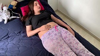 تشغيل يمارس الهواة الجنس الجيد مع شاب لديه رغبة كبيرة في ممارسة الجنس
