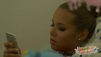 Redă Vine amantul sa ii traga pula si palme la fund xnxx