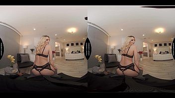 Abspielen Porno mit einer wunderschönen Blondine, die von ihrem Bruder gut in die Muschi gefickt wird