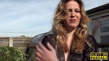 Riproduci Lesbiche perverse si leccano le fighe e fanno sesso brutale