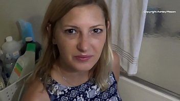 Abspielen Die Milf-Frau betrügt ihren jungen Mann mit vielen Erektionen