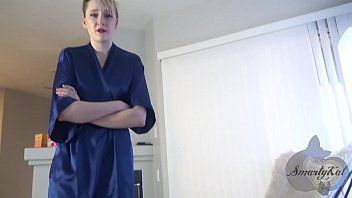 Riproduci la madre strofina il pene dell'uomo che si arrapa e fa sesso con lei profondamente brutalmente
